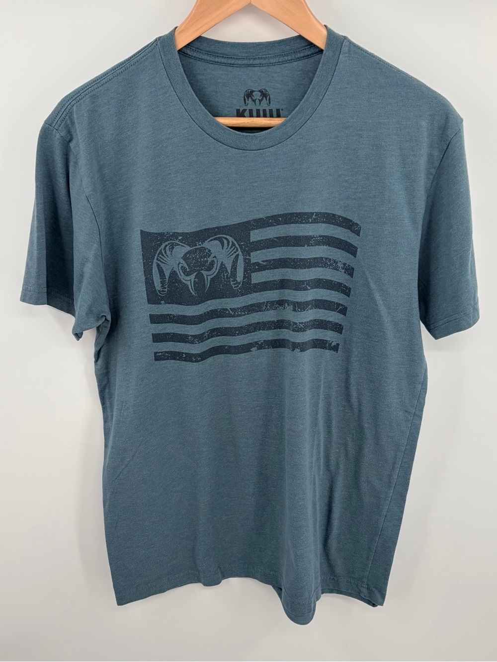 Kuiu short sleeve ram flag blue t-shirt men’s M patriotic outdoor